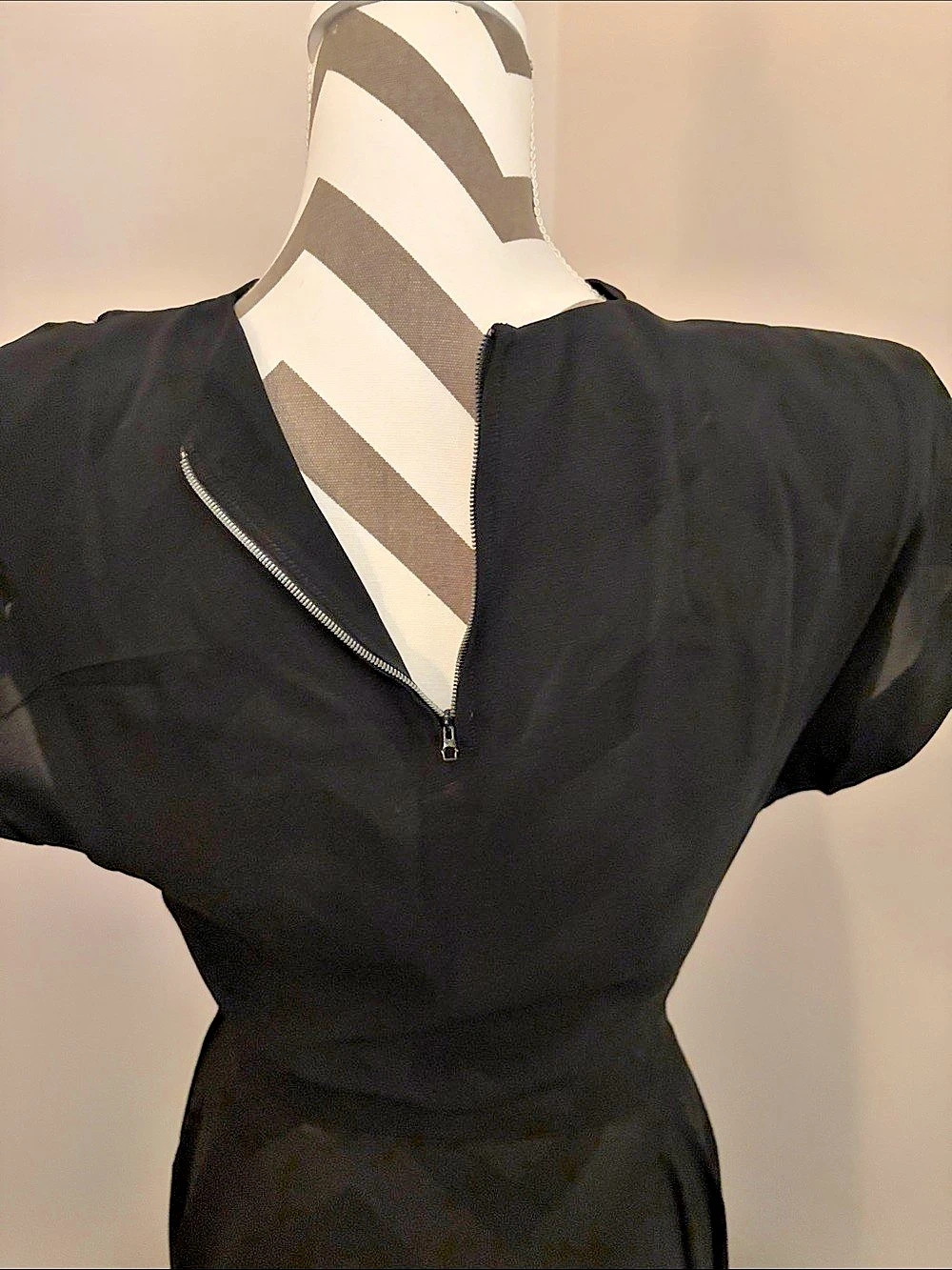Rare 1940’s black rayon dancing dress. No label, size 4 - Picture 11 of 11